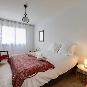 https://le-carnot-68-beau-t2-dans-le-centre-ville-et-proche-du-lac.hotels-rhonealpes.com