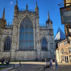 https://villa-minster-view.yorkshirehotels.net